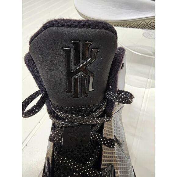 Nike Kyre Flytrap 4 Wolf Gray CT1972-002 Mens Size 9.5 Basketball shoe. - Picture 5 of 10